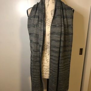 NWOT BANANA Republic gray knit scarf